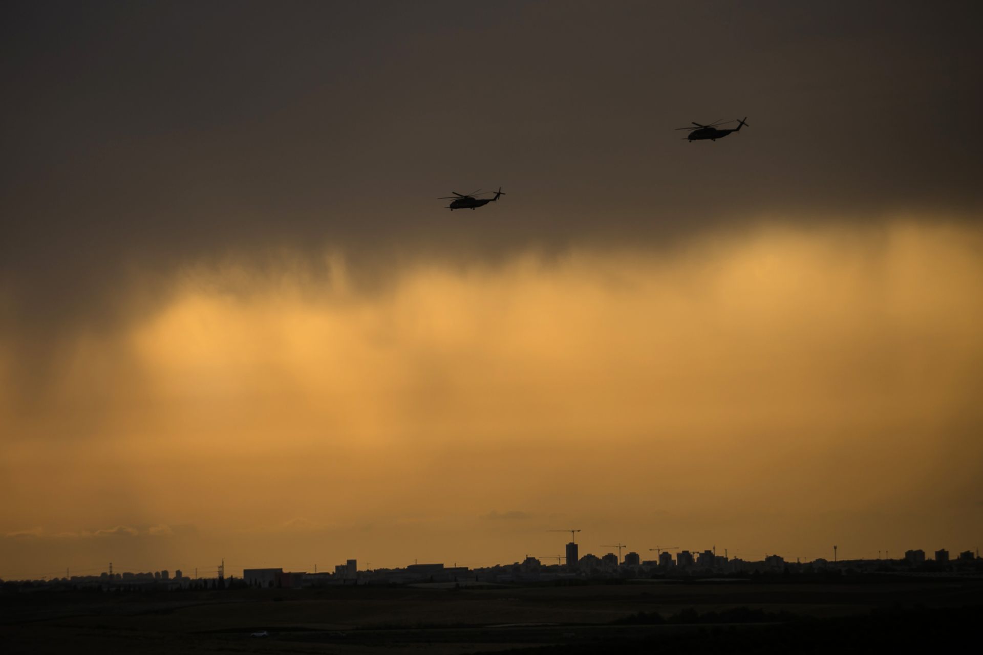 Hamas, Israel and the PA at War —with Jeroen Gunning, Dana El Kurd and Uriel Abulof