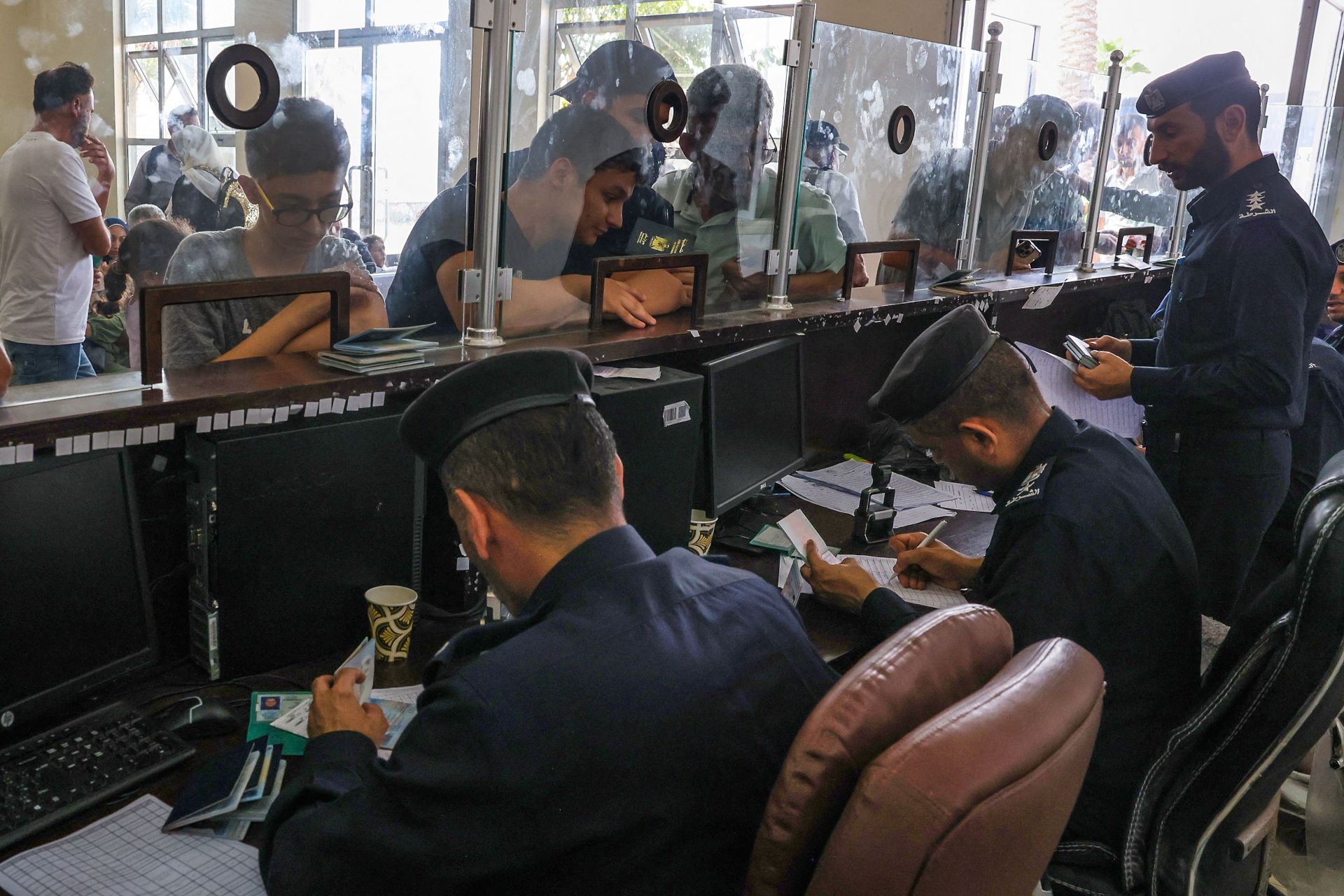 In War-Torn Gaza and Israel, a Foreign Passport Is Key to Options
