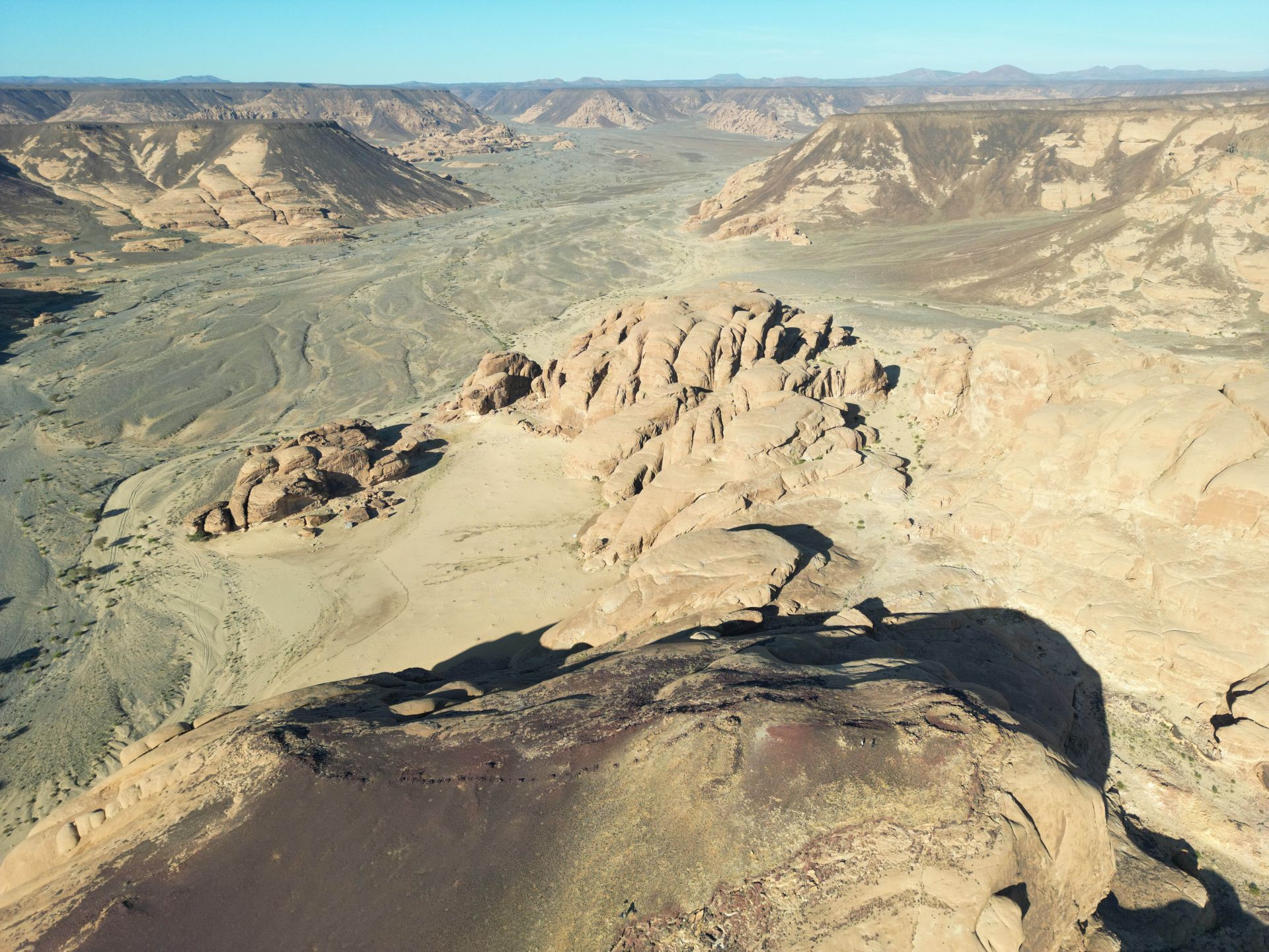 In Saudi Arabia, Ancient Desert Walls Are Rewriting the Stone Age