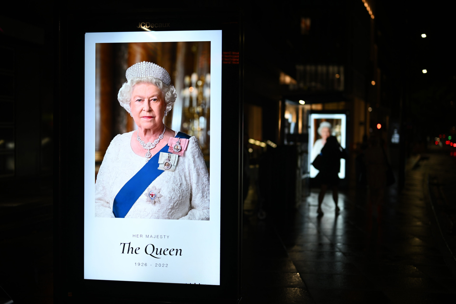 We Knew It Was Coming, but the Queen’s Death Still Stuns Britain