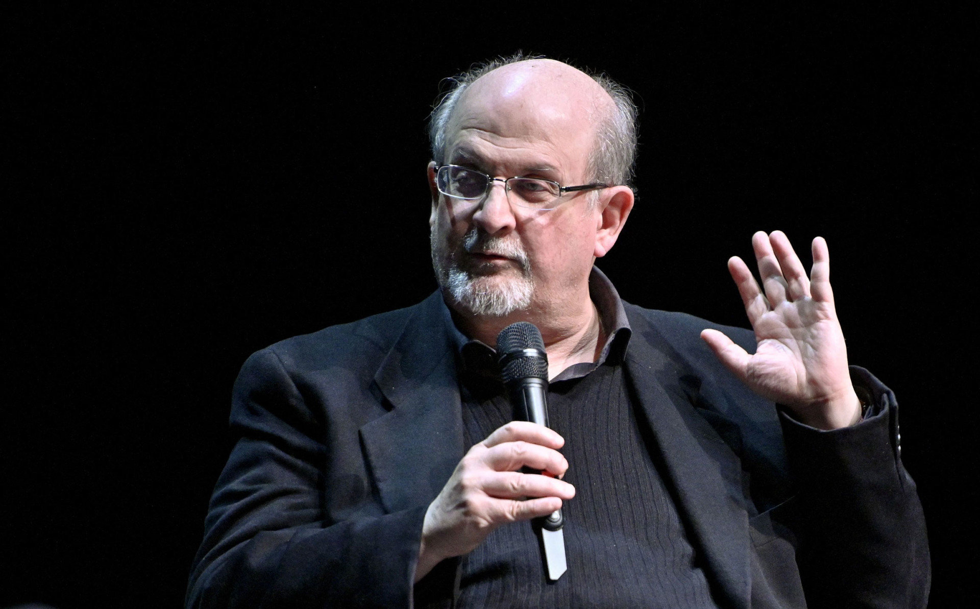 Iran Fatwa: the Meaning of the Attack on Salman Rushdie